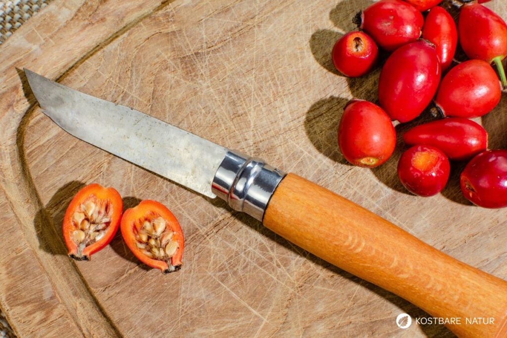 Hagebutten halbieren