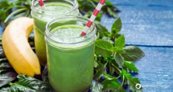 Die Erkältung ist im Anmarsch und du hast keine Lust auf klassischen Hausmittel? Dann probiere diesen Wildkräuter-Smoothie gegen Husten & Co