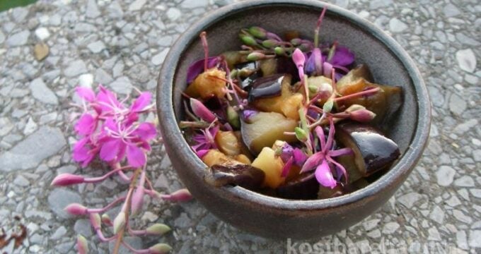 Das zart und mild schmeckende Weidenröschen ist sehr gesund und kann leicht in der Küche verwendet werden, zum Beispiel für diese leckere Gemüsebeilage!