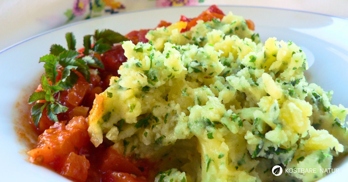 Nutze Vorzüge von Wildkräutern, um deine Speisen gesünder und schmackhafter zu machen! Zum Beispiel für Grünen Kartoffelstampf.