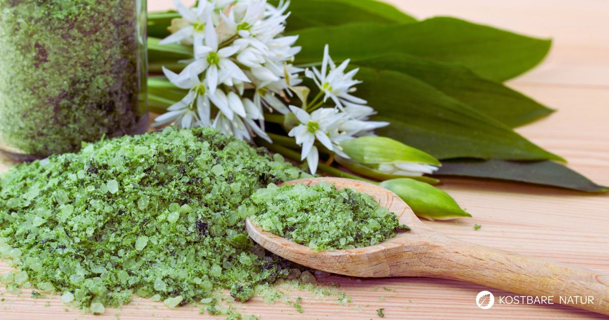 Bärlauchsalz-Rezept: Du brauchst 200 g Bärlauch, 1000 g Salz. Mit wenigen Handgriffen lässt sich das Bärlauch-Aroma im Würzsalz bewahren.