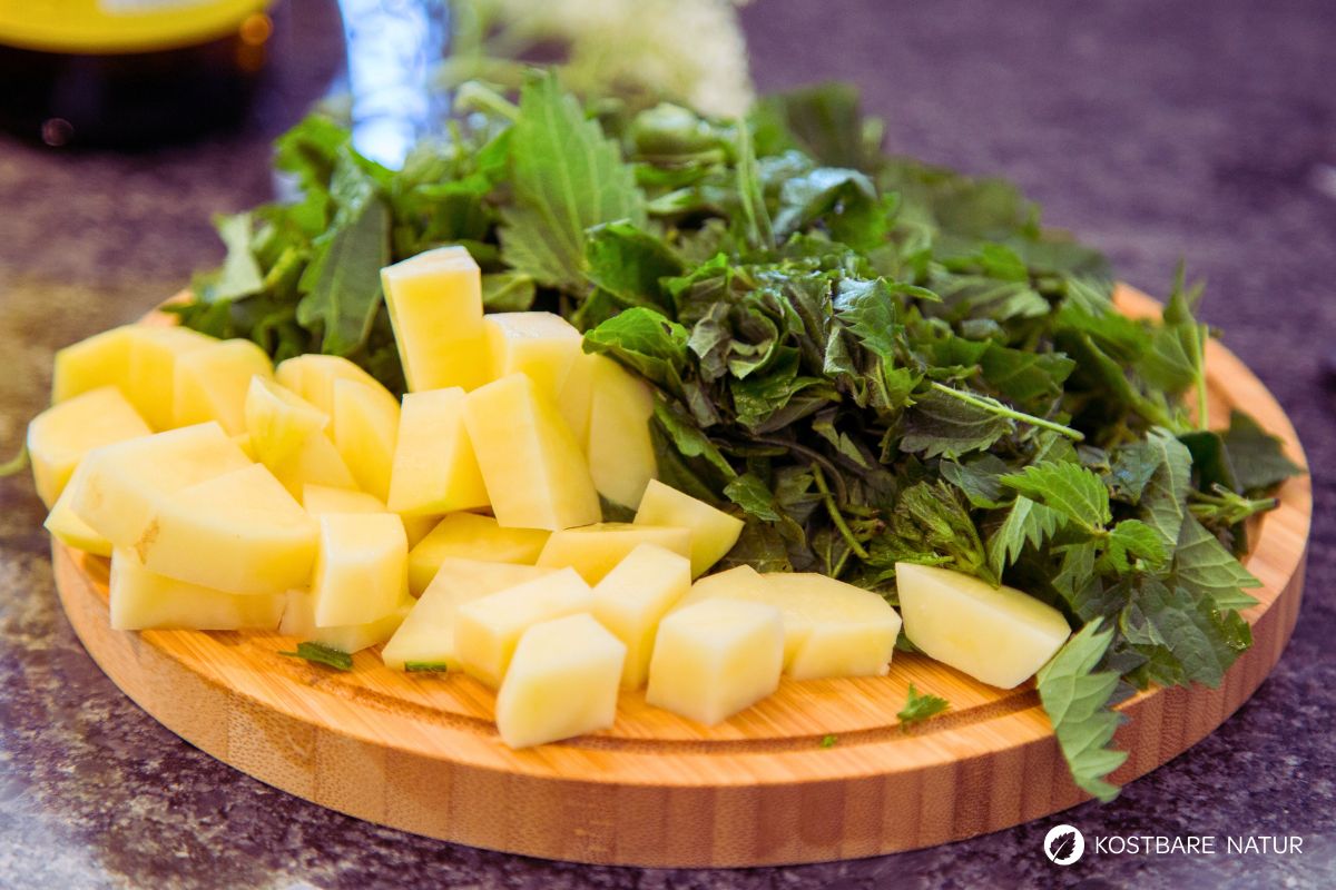 brennnesselsuppe-rezept-2 (1) Kartoffeln und Brennnesseln