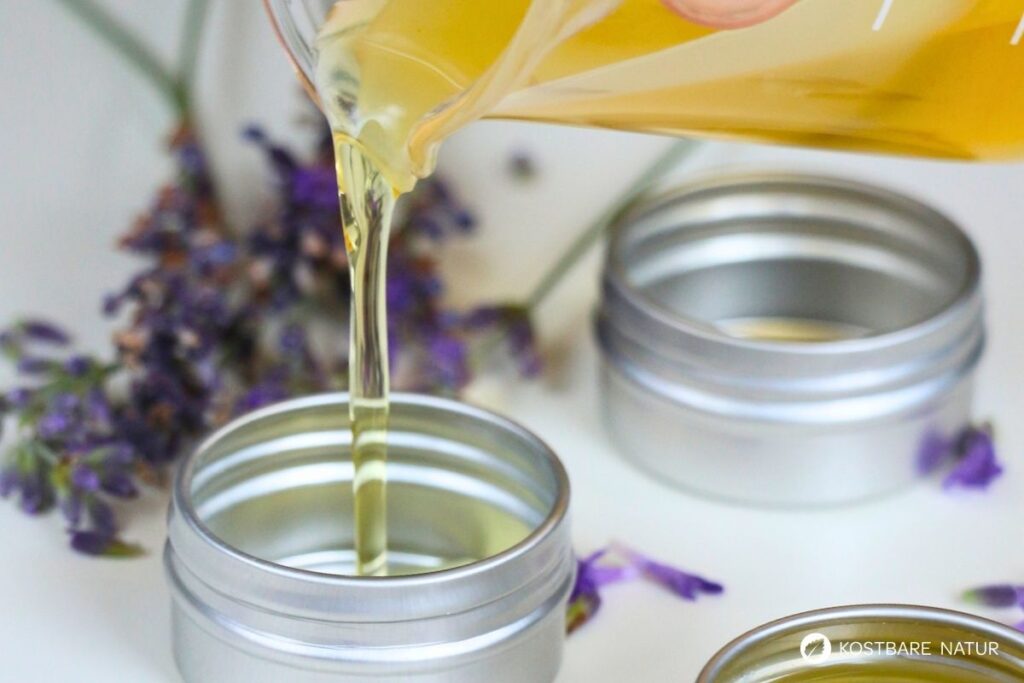 Fertigen Lippenbalsam abfüllen