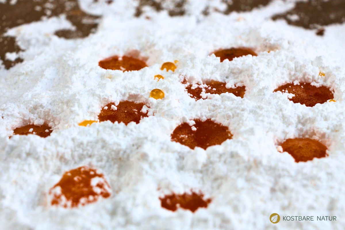 Sanddorn-Bonbons im Puderzucker