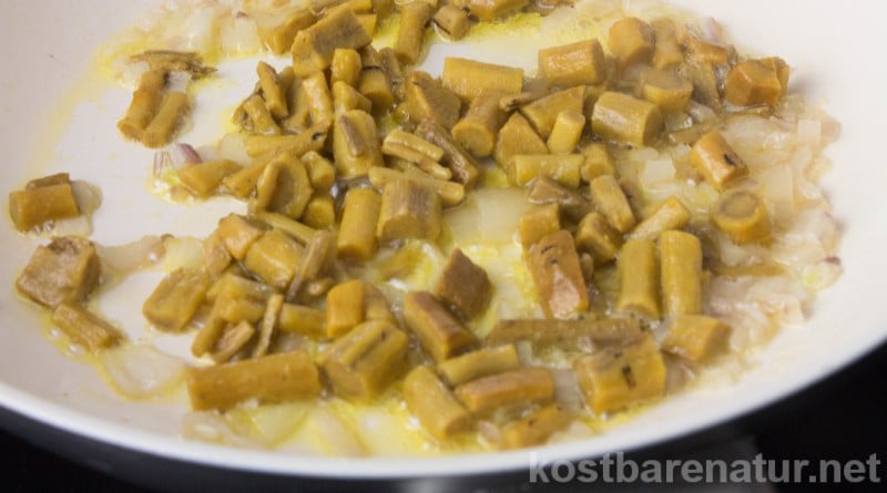 Mit diesen Rezept kannst du gesunde Klettenwurzeln schmackhaft zubereiten und ihre Heilkräfte im Winter nutzen.