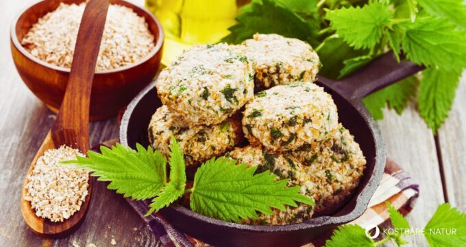 Brennnessel Bulgur Klößchen Rezept: Kalorien, Zubereitungszeit und Tipps zur Ernte junger Brennnesseln. Einfach, gesund und sättigend.