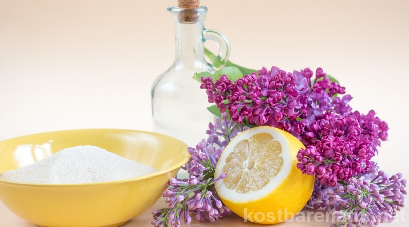 Die Blüten des Flieders mit ihrem betörend-aromatischen Aroma sind nicht nur schön anzusehen. Probiere doch mal dieses Rezept für köstlichen Blütensirup!