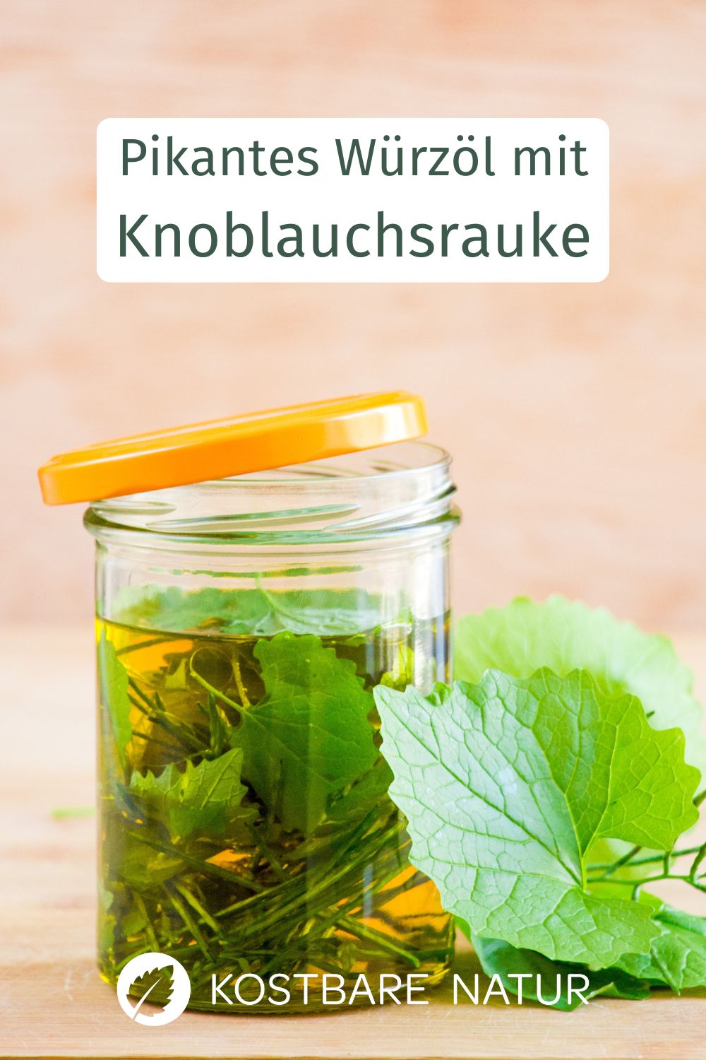 Die gesunde Knoblauchsrauke eignet sich ausgezeichnet zum Würzen vielerlei herzhafter Speisen. Probiere doch mal dieses Rezept für ein pikant-scharfes Würzöl mit Knoblauchnote!