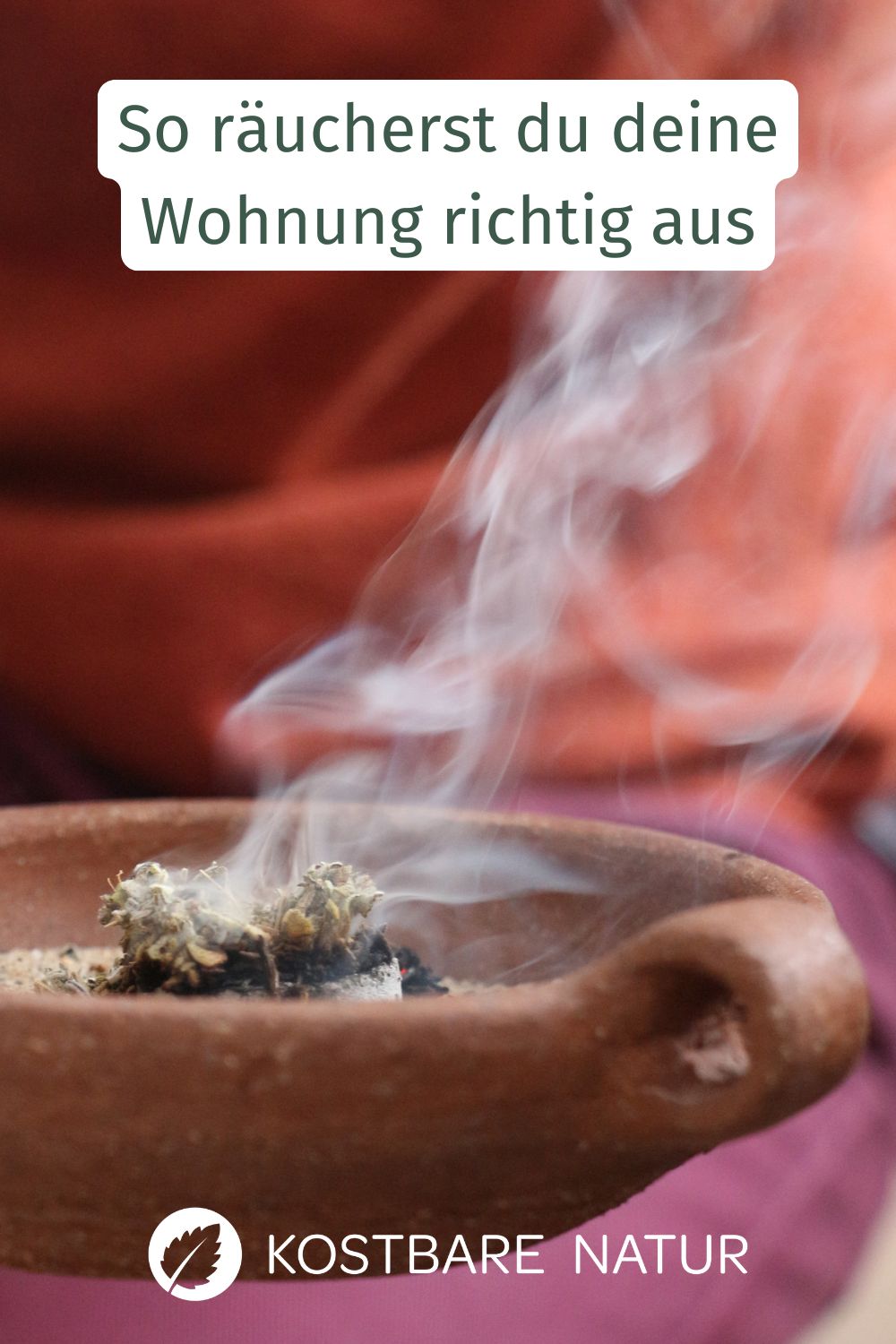 Mit dieser Anleitung kannst du deine Wohnung richtig ausräuchern. So sorgst du für angenehmen Duft und desinfizierst die Zimmer.