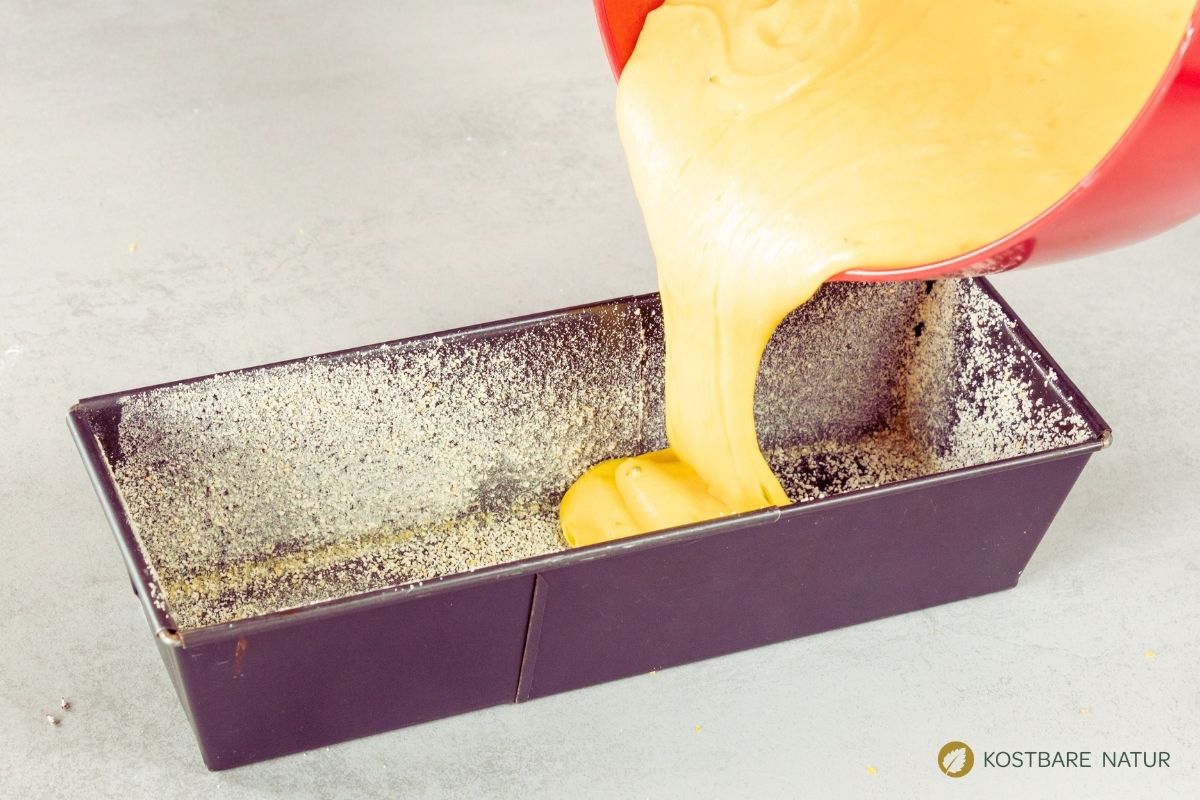 zitronenkuchen-lavendel-2 (1) Kuchenteig in Backform gießen