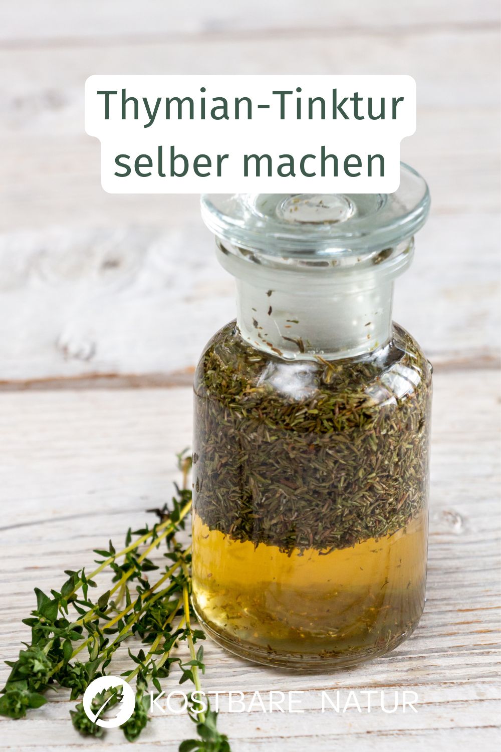 Eine wirksame Thymian-Tinktur gegen Husten, Halsschmerzen und andere Beschwerden lässt sich einfach selber machen.