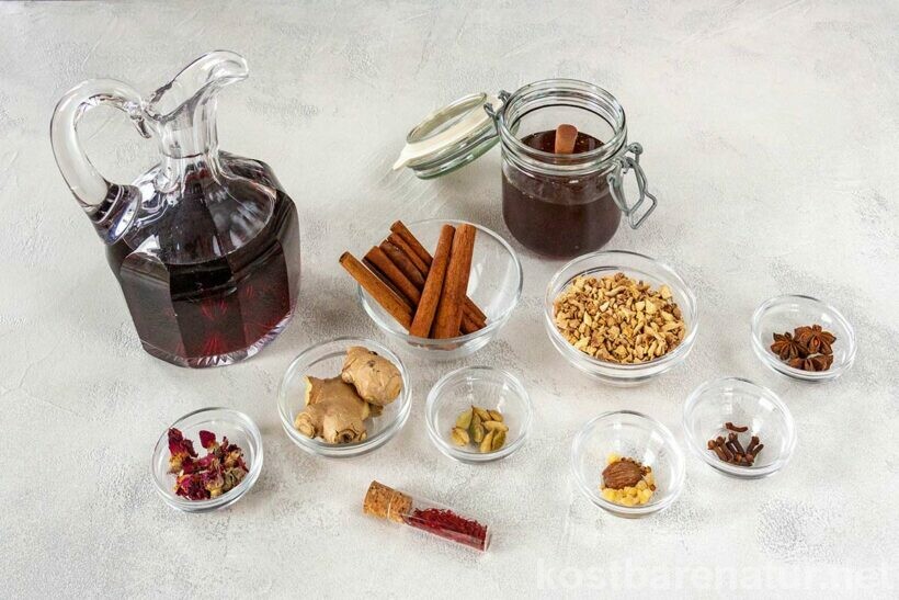 Seit der Antike sind Rezepte für verdauungsfördernde Gewürz- und Liebesweine, Hypocras genannt, bekannt. Hier erfährst du mehr über die Zubereitung.