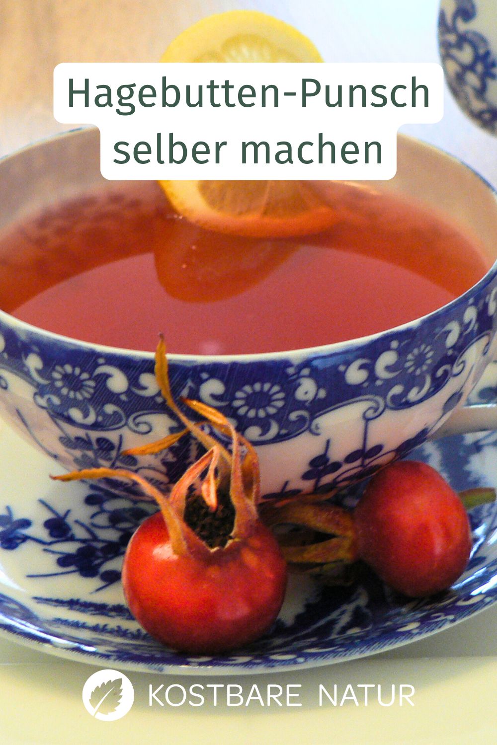 Mit den gesunden Früchten der Hundsrose lässt sich schnell ein wärmender Winterpunsch herstellen! Optional mit oder ohne Alkohol.