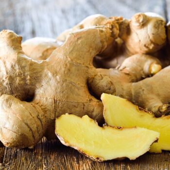 Ingwer: Wirkung, Anwendung und Anbau der gesunden Wurzel. Alles über Heilkraft, Ernährung, Hausmittel & Tipps zur Kultivierung im eigenen Garten.