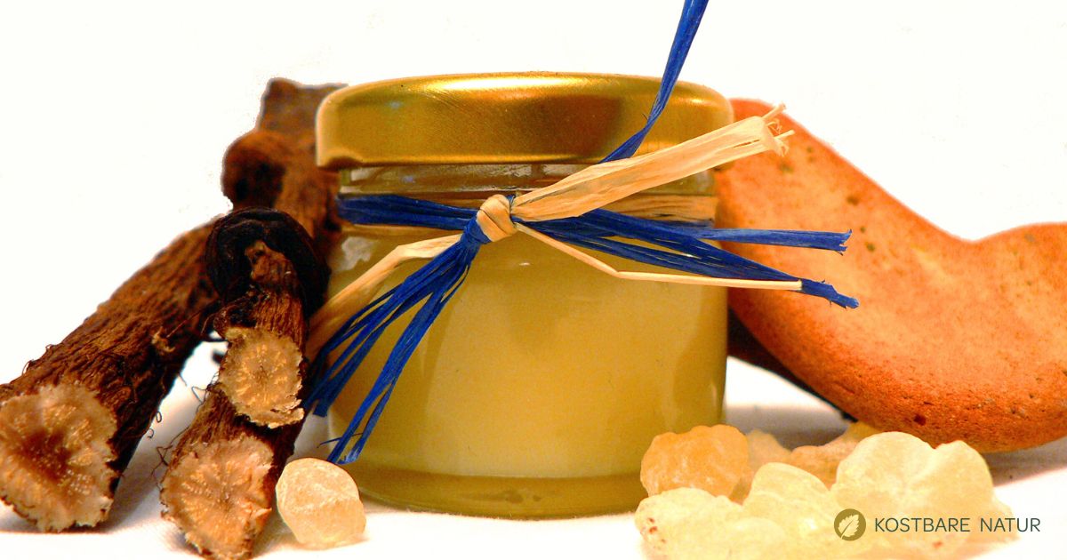 Mit Beinwell kannst du eine natürliche Heilsalbe für Wunden, Schnittverletzungen und Prellungen mit wenig Aufwand selbst herstellen!