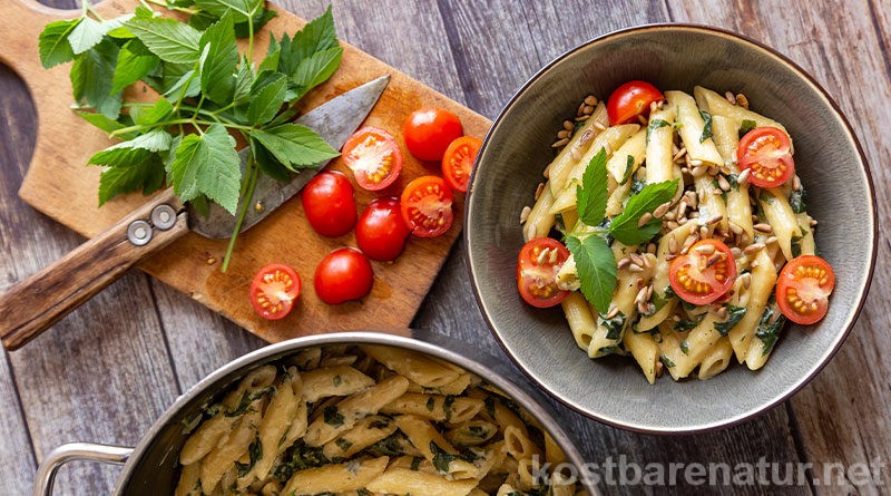 Dieses leckere Sommergericht verbindet einen Klassiker der italienischen Küche mit dem aromatischen Wildkraut vor deiner Haustür: Pasta mit Gorgonzola und Giersch.