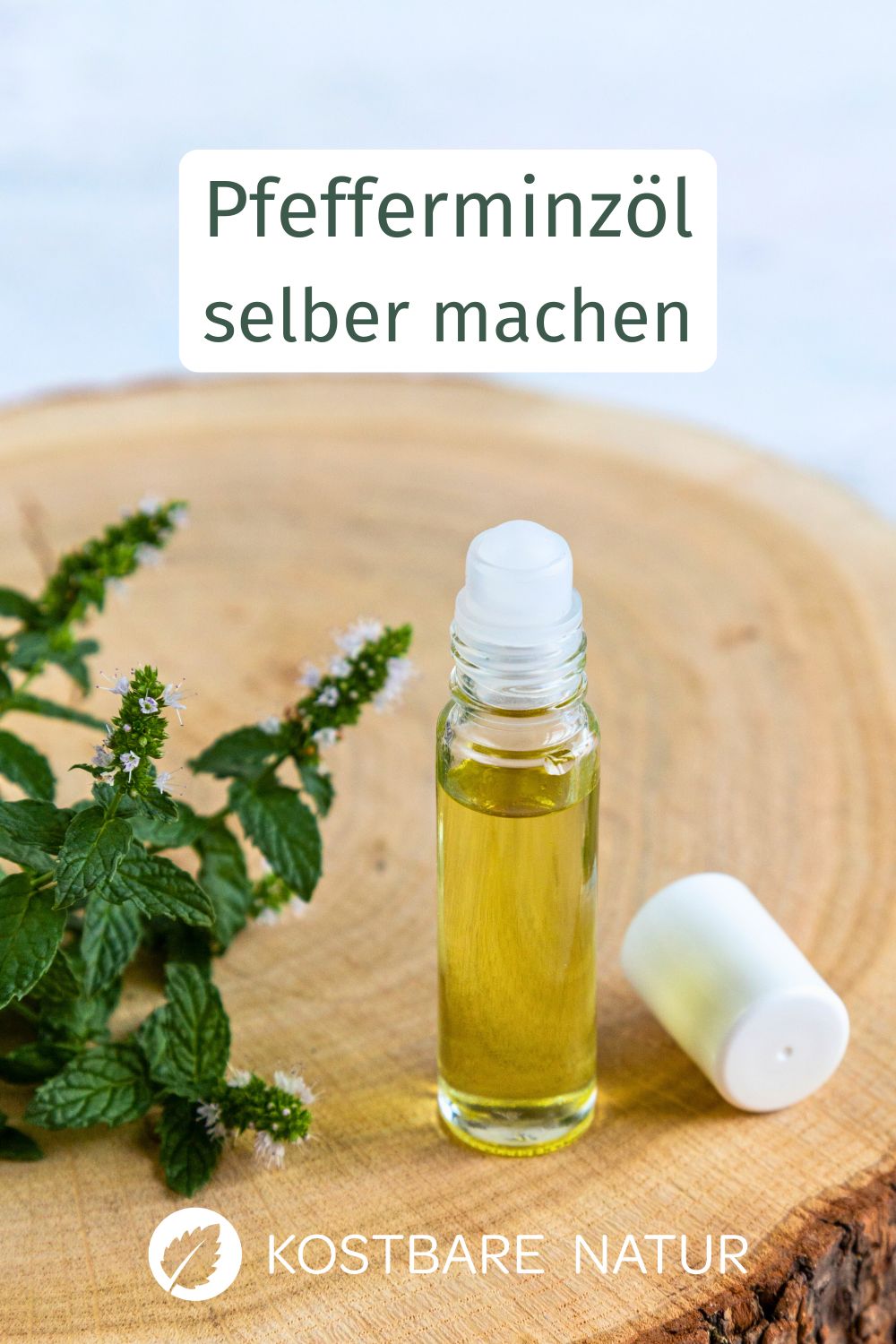 Du kannst sehr leicht Pfefferminzöl selber machen und als milde Alternative zu ätherischem Öl für viele gesunde Anwendungen einsetzen.