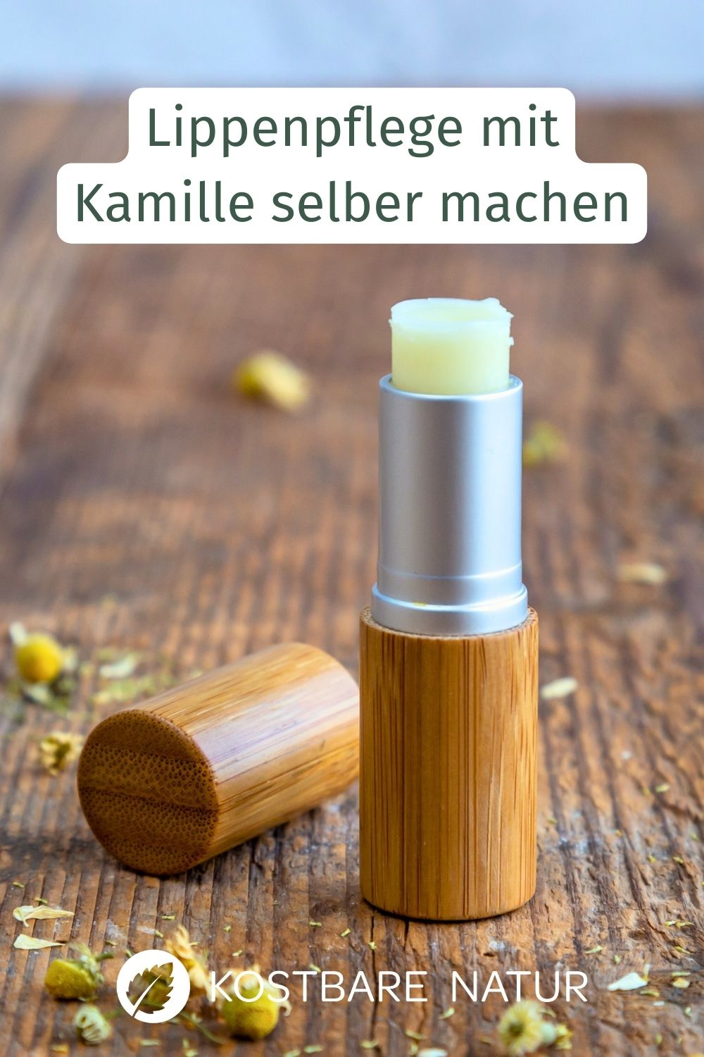 Mit Kamille lässt sich sehr einfach eine Lippenpflege selber machen - als Lippenpflegestift für trockene und rissige Lippen. Lies hier, wie’s geht!