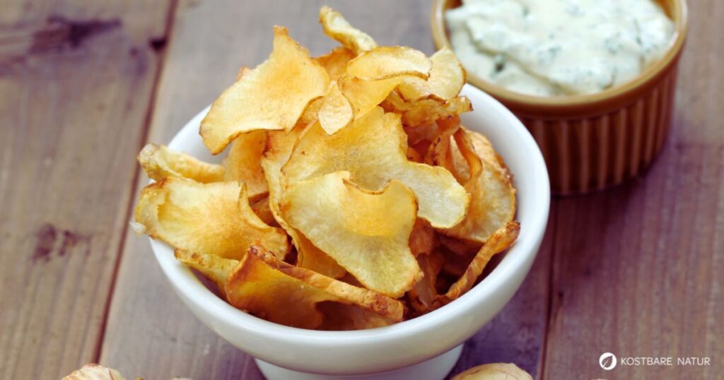 Topinamburchips sind eine gesunde und kalorienarme Alternative zu Kartoffelchips, die du einfach selber zubereiten kannst.