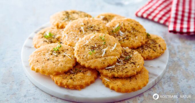 Rosmarin-Plätzchen überzeugen mit ihrem süßen, mediterranem Aroma und schmecken hervorragend zu Tee und Kaffee.