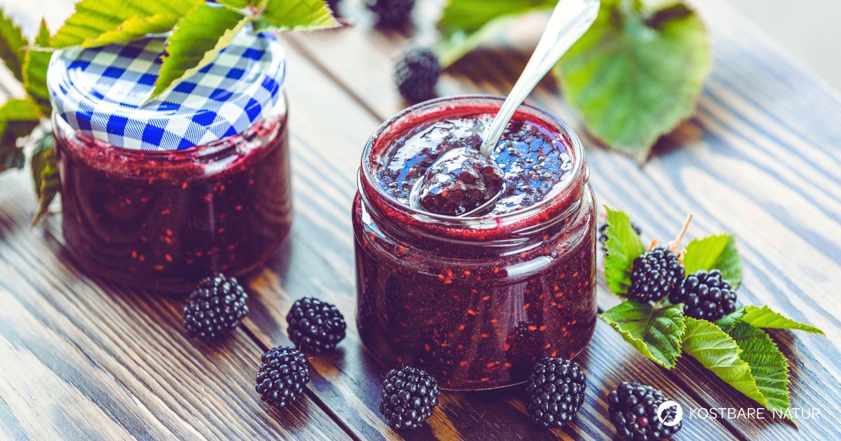 Selbstgemachte Brombeermarmelade gelingt ganz leicht und lässt sich mit weiteren Früchten und Gewürzen in einen individuellen Genuss verwandeln.