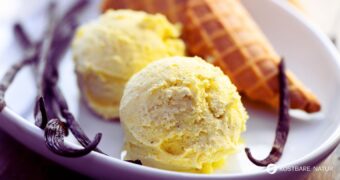 Mit wenigen Zutaten kannst du Vanilleeis selber machen. Mit vollen Vanillearoma aus der Schote und ganz ohne Eismaschine.