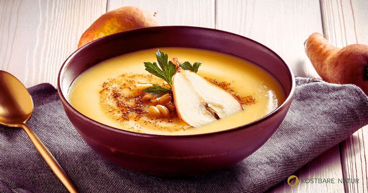 Pastinaken-Suppe mit Birne – ein einfaches Rezept mit der Wurzel der Pastinake. Cremig, würzig und perfekt für kalte Tage. Jetzt ausprobieren!