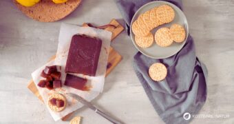 Quittenbrot ohne Zucker selber machen – ein gesundes Rezept mit natürlichen Zutaten und vollem Geschmack. Ideal zum Naschen oder Verschenken.