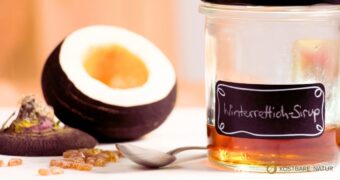 Einen heilsamen Hustensaft aus Winterrettich, Kandiszucker und einem Schraubglas selber zu machen ist ganz einfach.