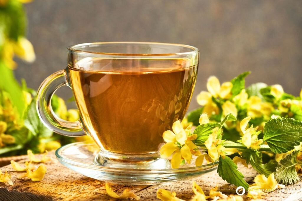 Goldnessel ist ein attraktiver, ungiftiger Wildkräuter‑Bodendecker mit milden Anwendungen in Küche, Hautpflege und Garten.