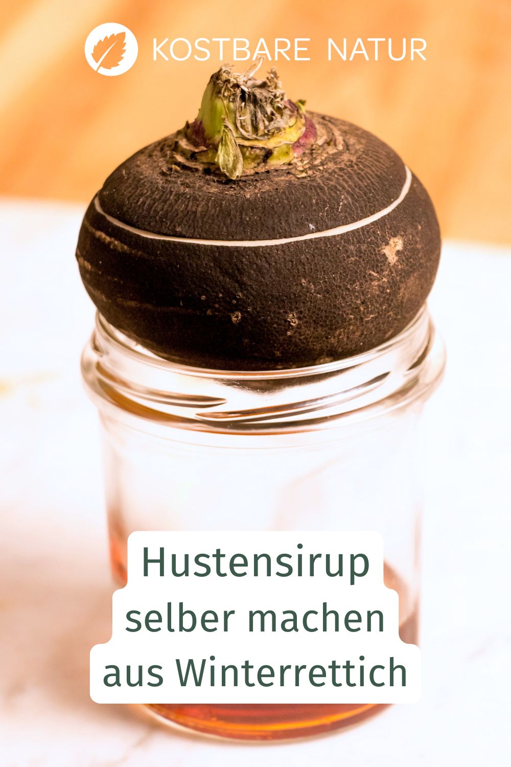 Einen heilsamen Hustensaft aus Winterrettich, Kandiszucker und einem Schraubglas selber zu machen ist ganz einfach.