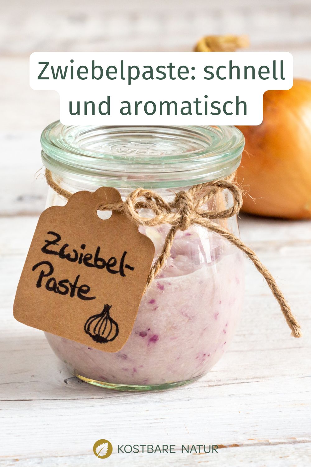 Haltbare Zwiebelpaste selber machen: nur 3 Zutaten, schnell gemixt, praktisch zu dosieren und im Kühlschrank mehrere Wochen haltbar.