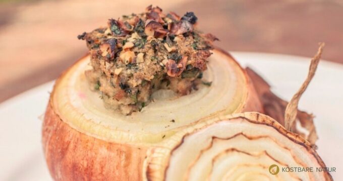 Zwiebeltreter mit Wildkräutern: Rezept für gefüllte Zwiebeln aus dem Ofen. Herzhaft, gesund und einfach. Und dabei gesund!