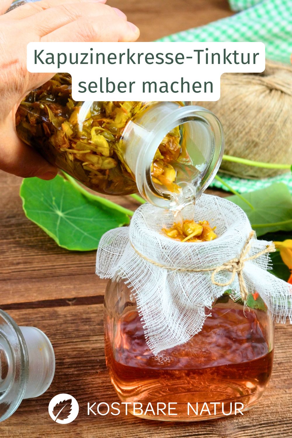 Kapuzinerkresse-Tinktur ist ein einfach herzustellender Pflanzenextrakt mit antibakteriellen und immunstärkenden Eigenschaften für vielseitige Anwendungen.