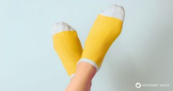 Hartnäckiger Fußpilz? Diese selbstgemachte Tinktur aus Walnuss, Ehrenpreis und Beinwell hilft sanft und effektiv. Hier geht es zum Rezept.