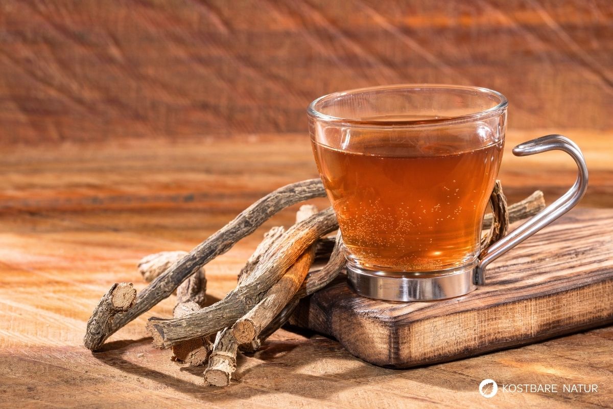 Erfahre alles über die richtige Teezubereitung von Wildkräutern. Wie du Wirkstoffe optimal löst und für deine Gesundheit nutzt.