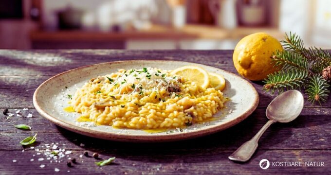 Suchst du ein besonderes Rezept? Dieses Zitronen-Tannennadel-Risotto bringt den frischen Geschmack des Waldes direkt auf deinen Teller.