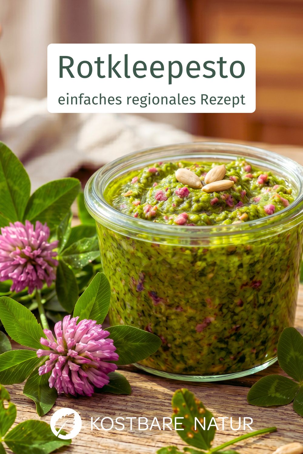Rotkleepesto ist ein regionales Wildkräuterrezept, das preiswert, vielseitig und mit wenigen Zutaten schnell selbst gemacht ist.