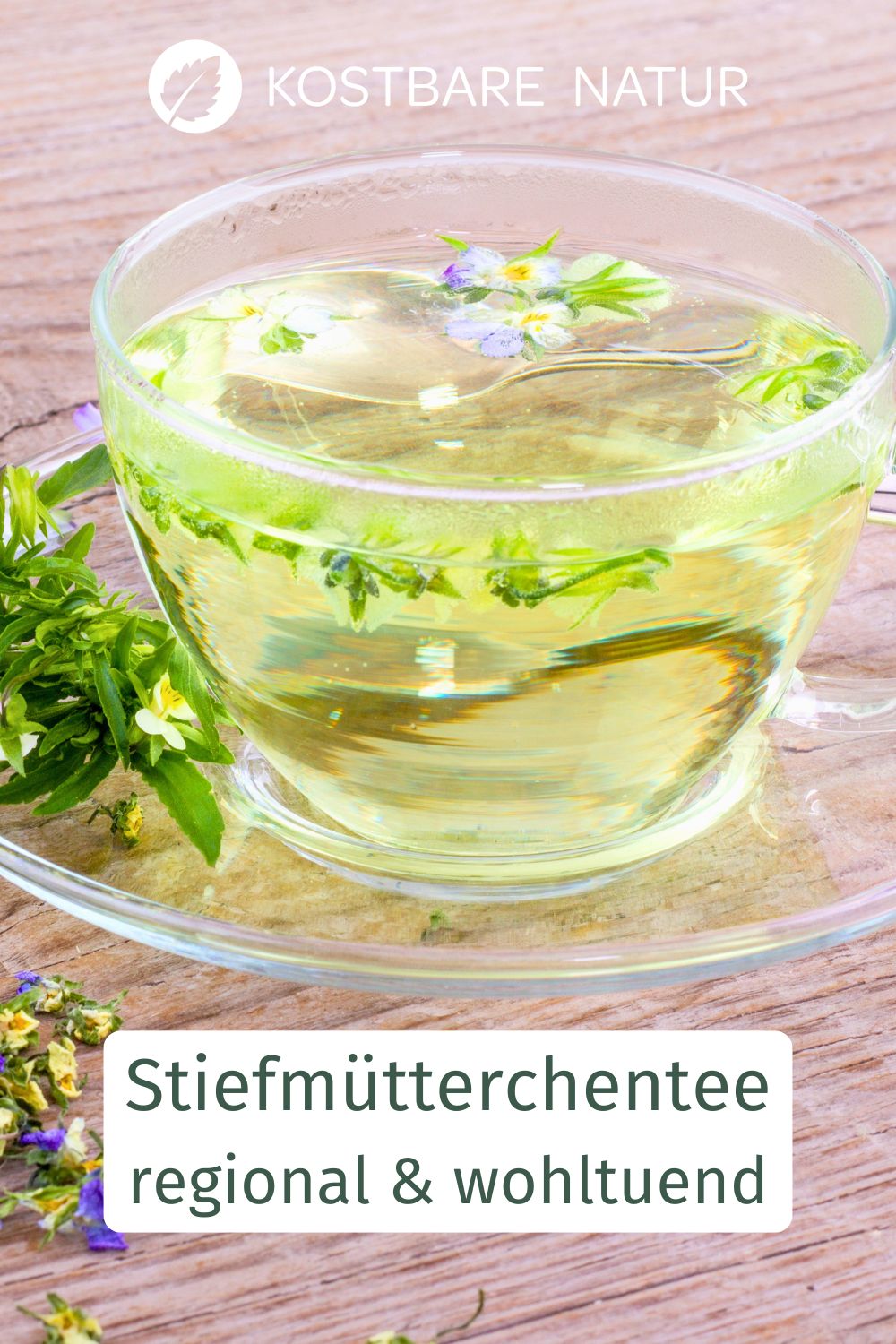 Stiefmütterchentee ist ein milder Kräutertee aus regionalen Wildpflanzen, der Haut und Stoffwechsel natürlich unterstützen kann.