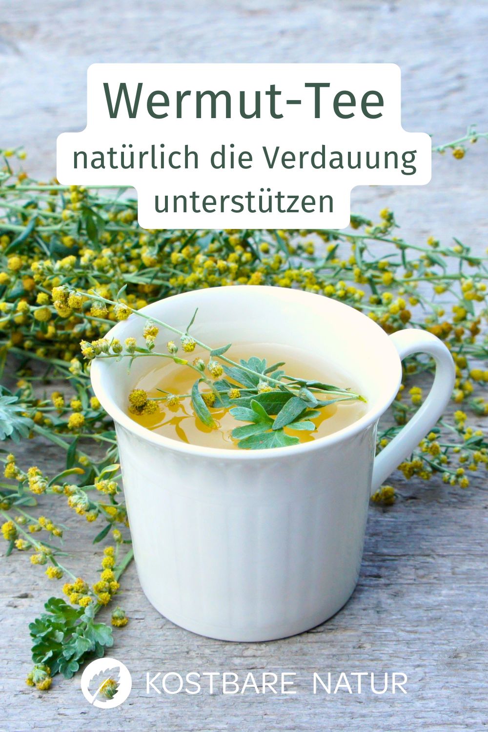 Wermuttee ist ein bitterer Kräutertee, der die Verdauung unterstützen kann und sich mit wenigen Zutaten einfach selbst zubereiten lässt.