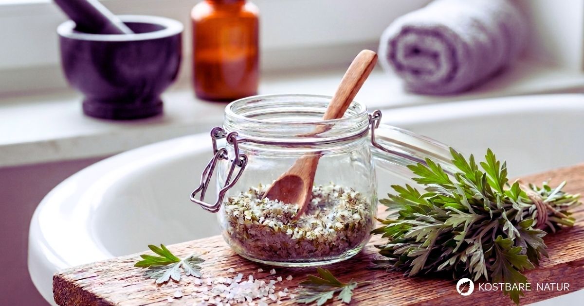 Ein belebendes Fußpeeling mit Salz und Beifuß pflegt die Haut weich und fördert die Durchblutung. Einfaches Rezept zum Nachmachen.