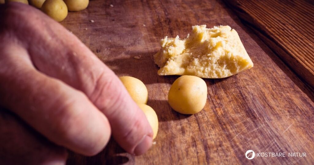 Zimtflöckchen sind mürbe Kekse mit feinem Zimtaroma. Sie lassen sich einfach backen und passen das ganze Jahr über zu Kaffee oder Tee.