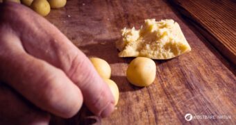 Zimtflöckchen sind mürbe Kekse mit feinem Zimtaroma. Sie lassen sich einfach backen und passen das ganze Jahr über zu Kaffee oder Tee.