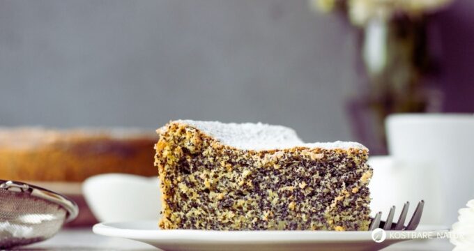 Schneller Mohnkuchen gefällig? Backe diesen saftigen Becherkuchen ganz ohne Waage. Inklusive Tipps für leckere Variationen mit Wildkräutern. Schneller Mohnkuchen gefällig? Backe diesen saftigen Becherkuchen ganz ohne Waage. Inklusive Tipps für leckere Variationen mit Wildkräutern.