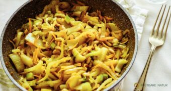 Fenchelgemüse Rezept: Die aromatische Knolle wird mit Zitrone, Honig und Kräutern zu einer milden und schnellen Beilage.