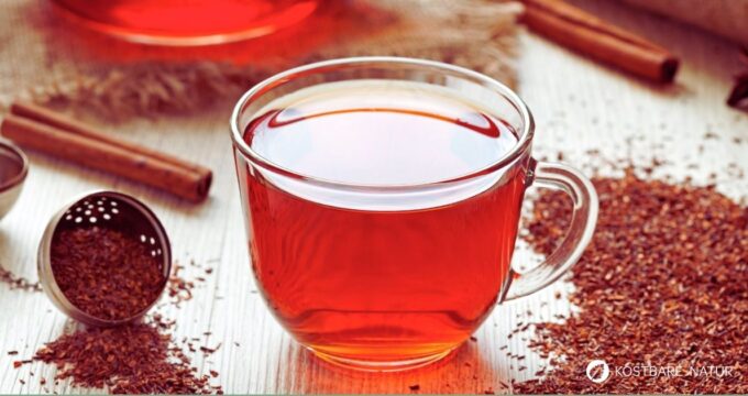 Rooibostee ist koffeinfrei, mild und aromatisch. Er lässt sich heiß oder kalt genießen und passt zu jeder Tageszeit.