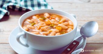 Weiße-Bohnen-Suppe mit Gartenbohnen: Ein wärmendes Herbstrezept mit sättigenden Bohnen, Kartoffeln und Gemüse aus dem eigenen Garten.