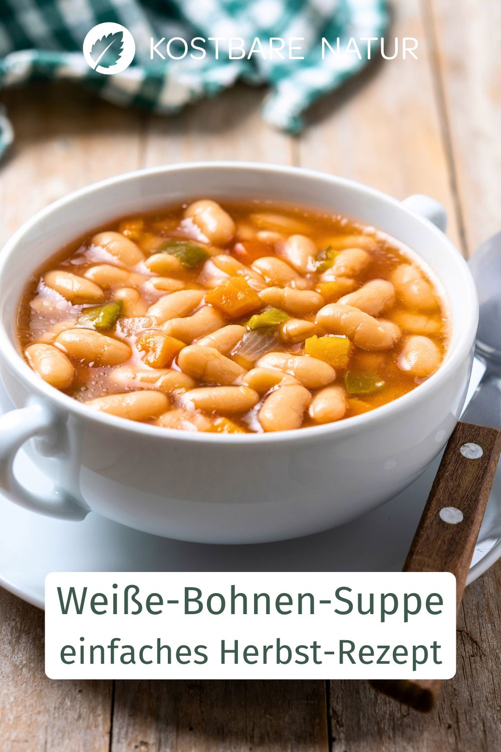 Weiße-Bohnen-Suppe mit Gartenbohnen: Ein wärmendes Herbstrezept mit sättigenden Bohnen, Kartoffeln und Gemüse aus dem eigenen Garten.